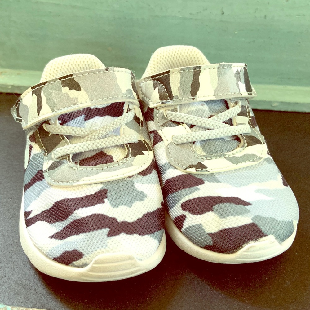 Gray Camo Nike Tanjun (Toddler)